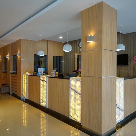 Oyo 344 Kr Hotel Палембанг Екстериор снимка