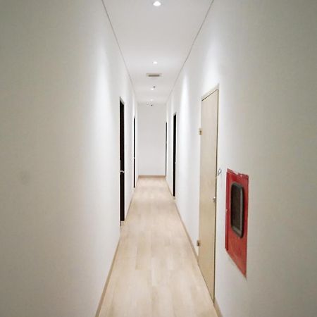Oyo 344 Kr Hotel Палембанг Екстериор снимка