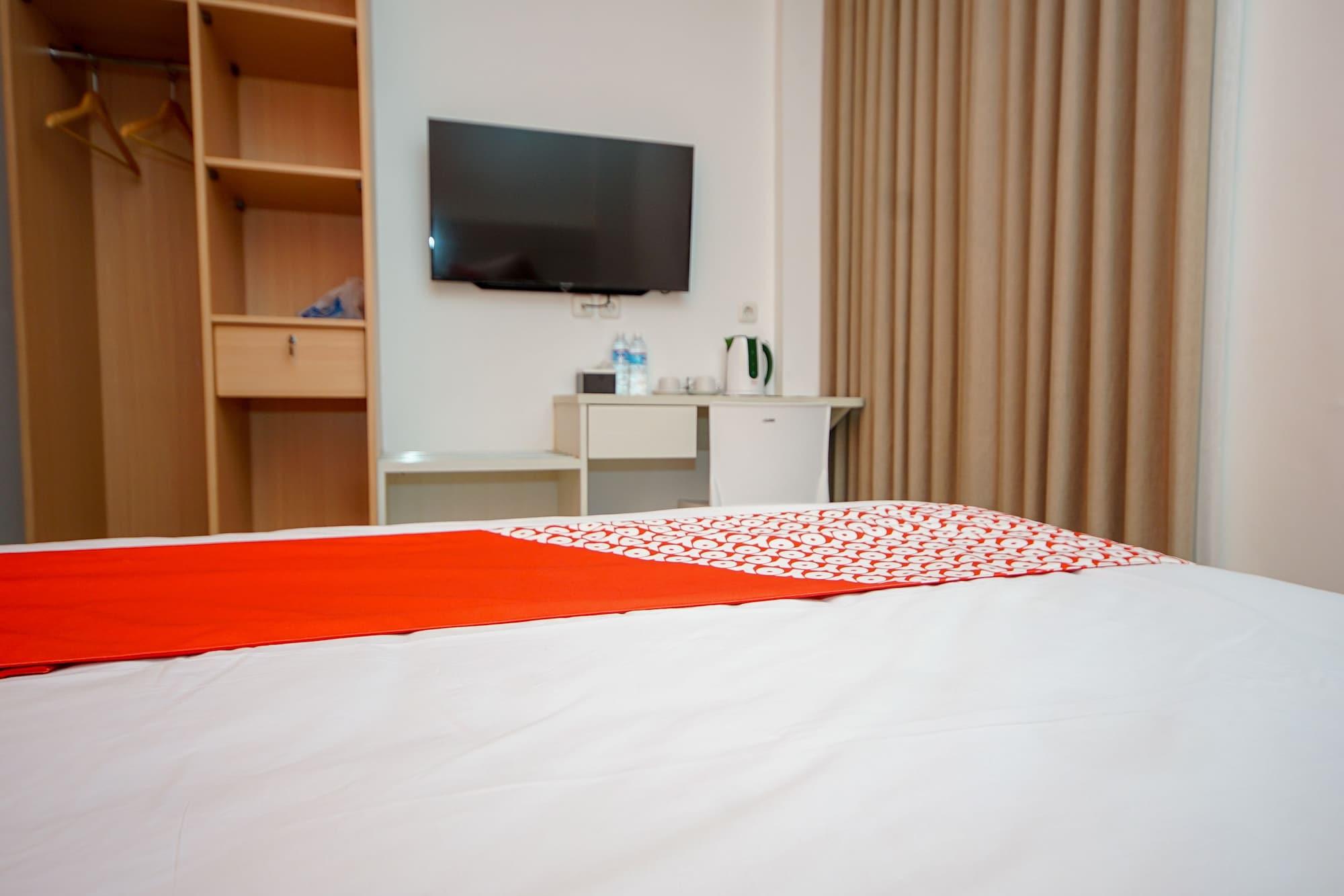 Oyo 344 Kr Hotel Палембанг Екстериор снимка