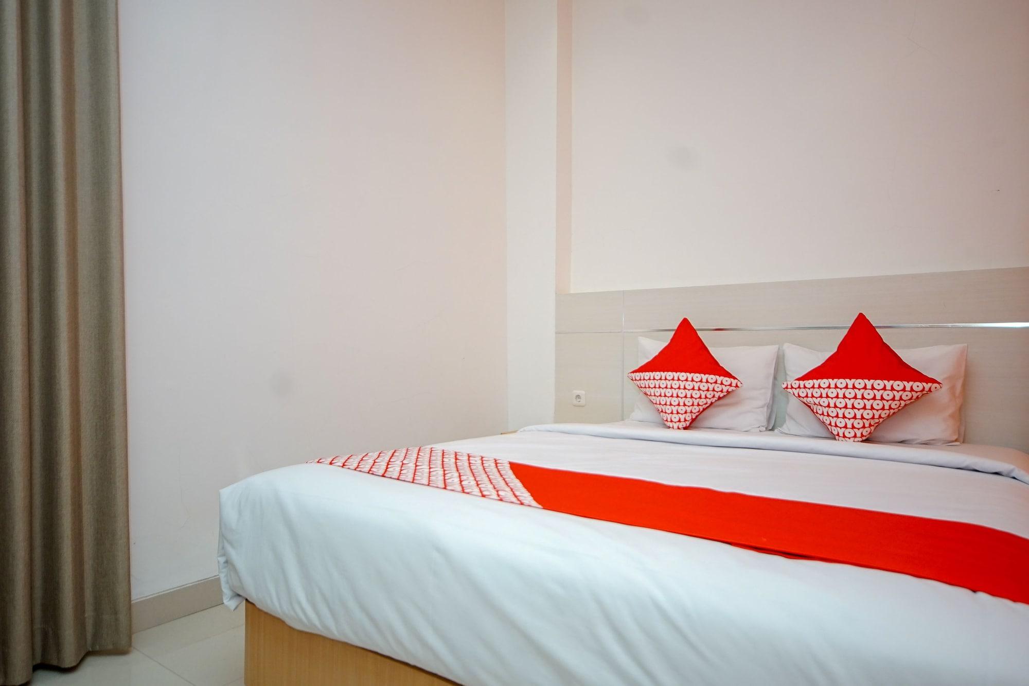 Oyo 344 Kr Hotel Палембанг Екстериор снимка