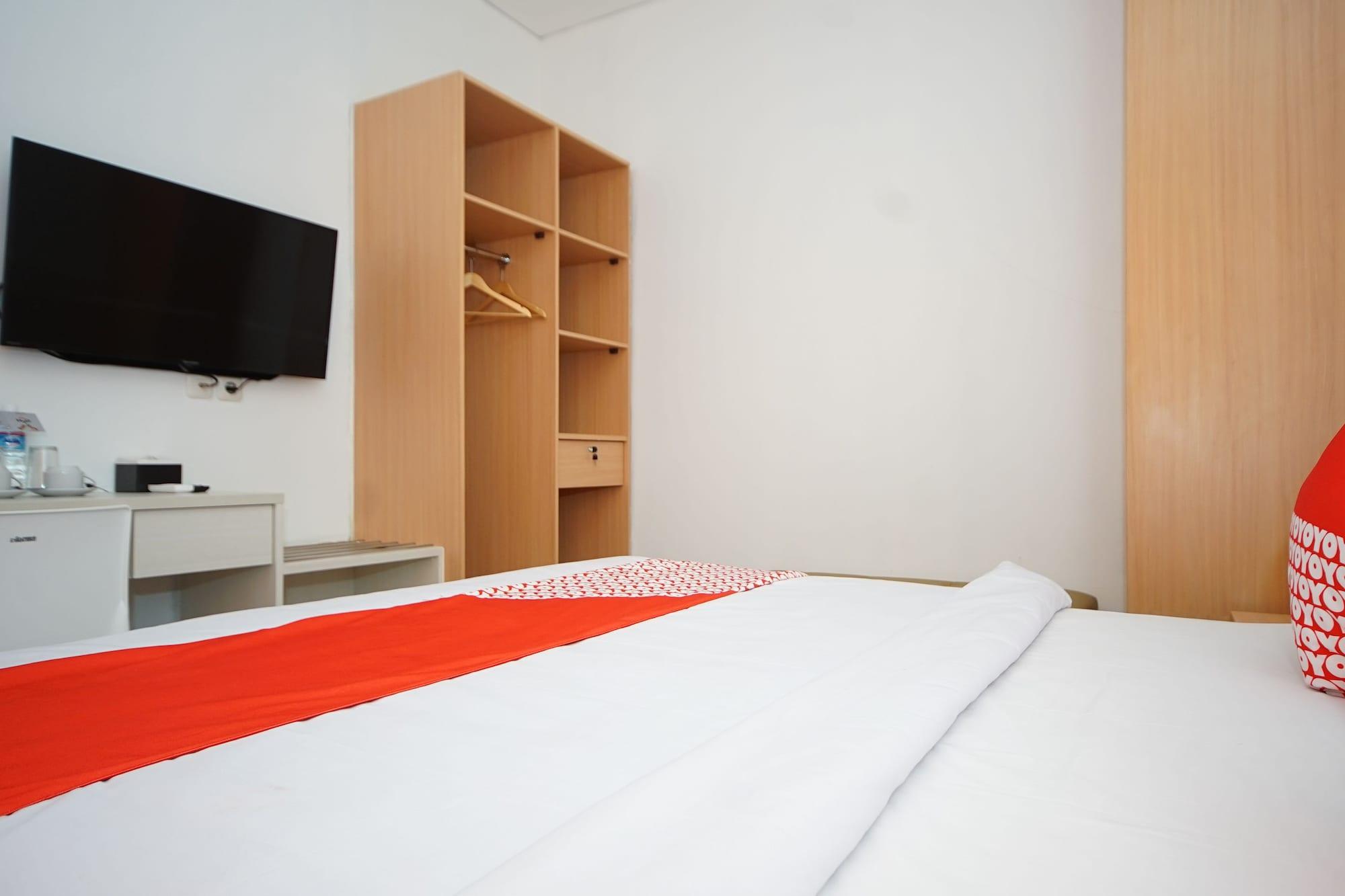 Oyo 344 Kr Hotel Палембанг Екстериор снимка