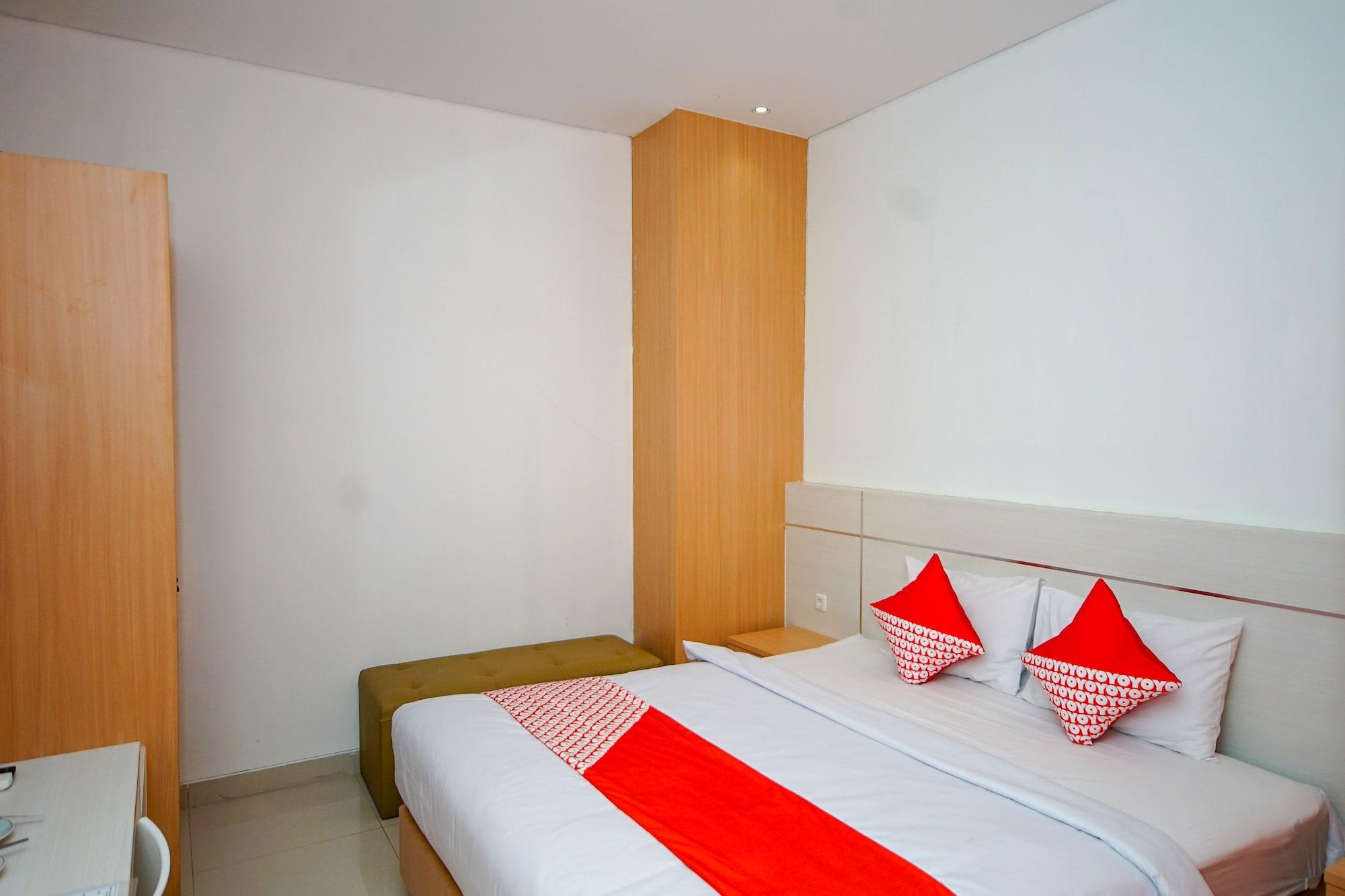 Oyo 344 Kr Hotel Палембанг Екстериор снимка