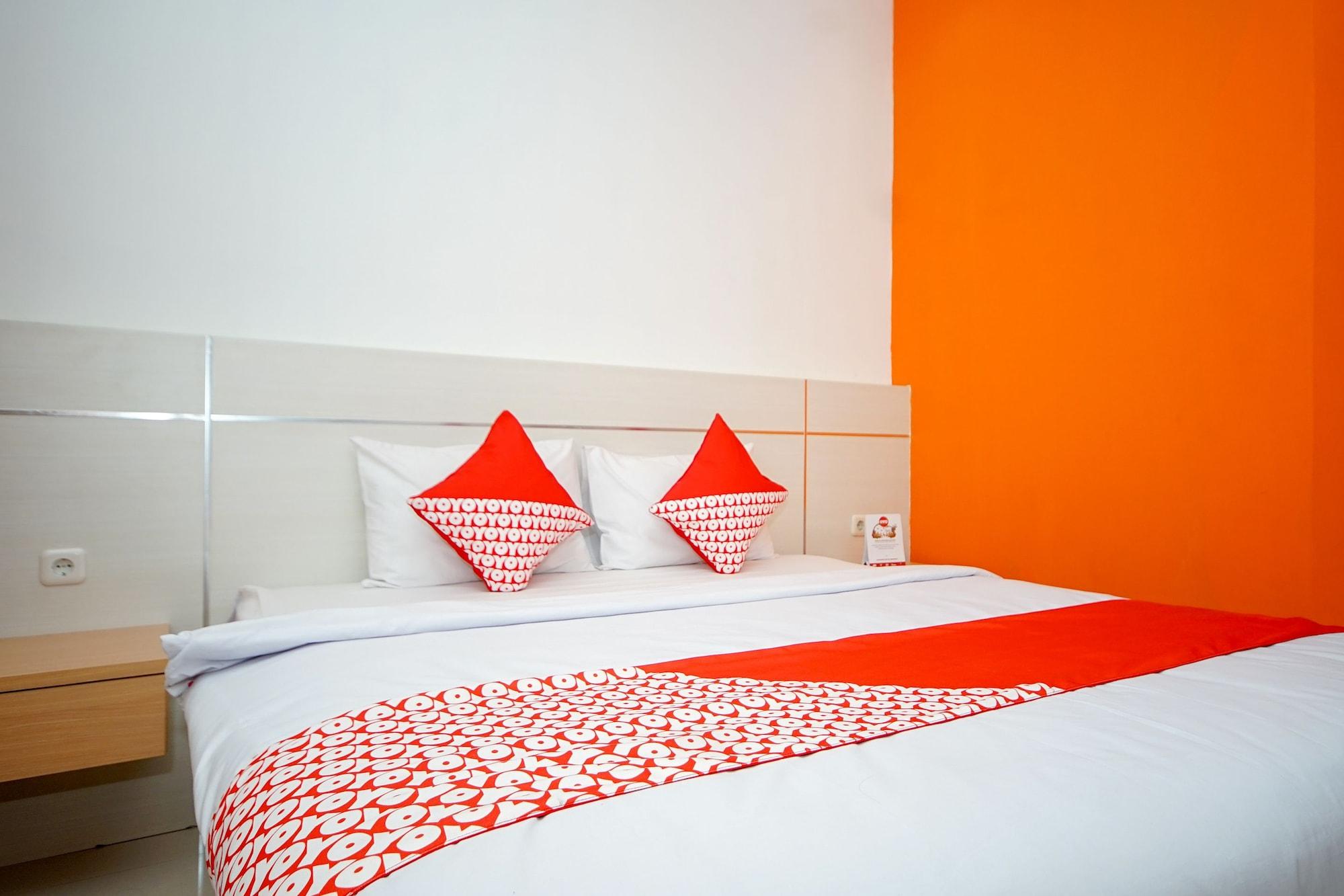 Oyo 344 Kr Hotel Палембанг Екстериор снимка