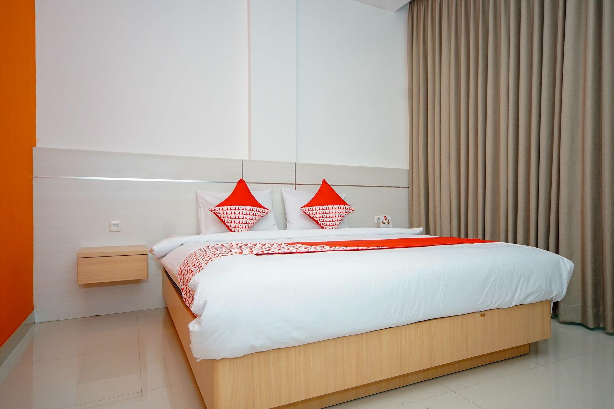 Oyo 344 Kr Hotel Палембанг Екстериор снимка