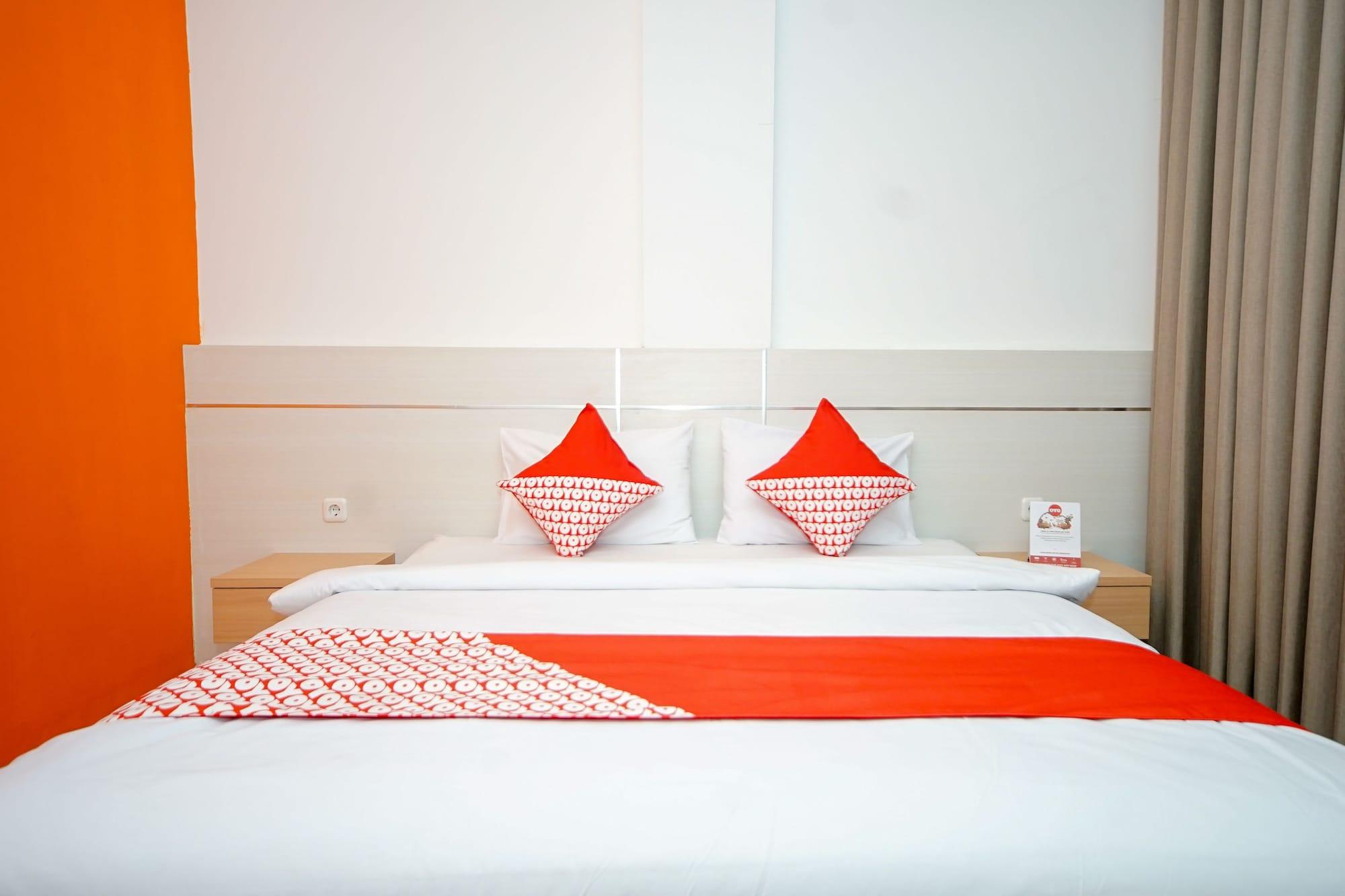 Oyo 344 Kr Hotel Палембанг Екстериор снимка