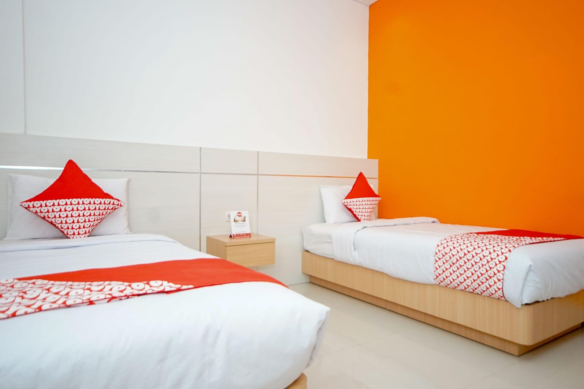 Oyo 344 Kr Hotel Палембанг Екстериор снимка