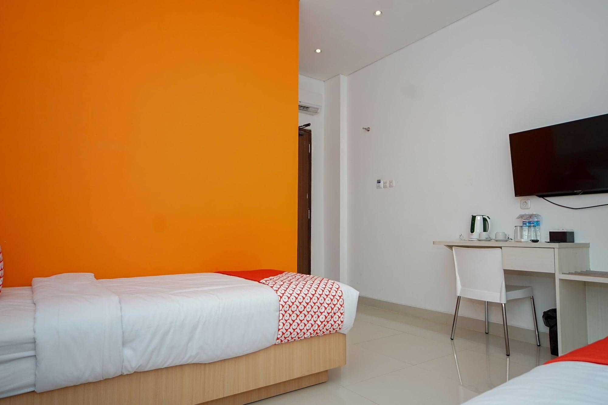 Oyo 344 Kr Hotel Палембанг Екстериор снимка
