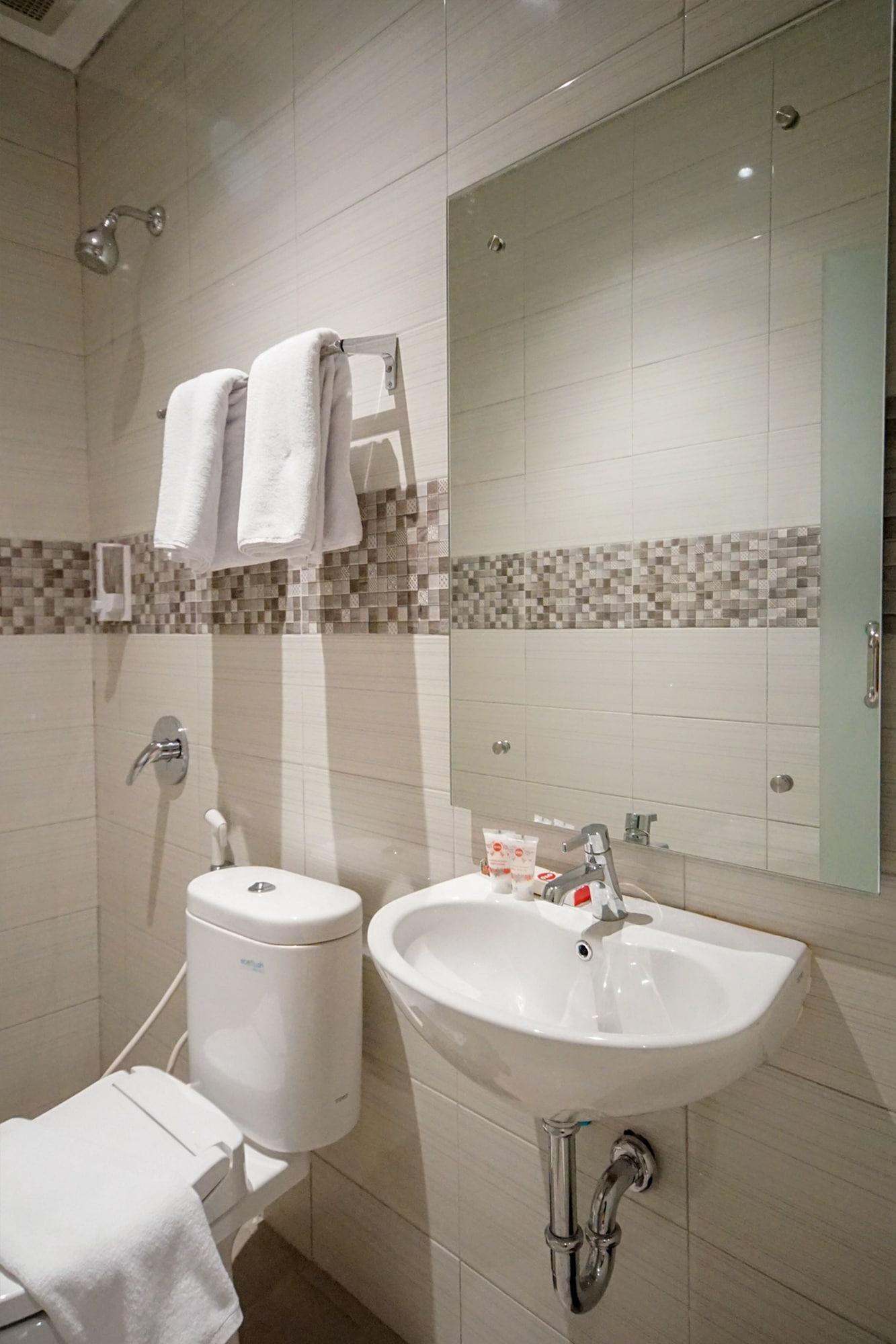 Oyo 344 Kr Hotel Палембанг Екстериор снимка