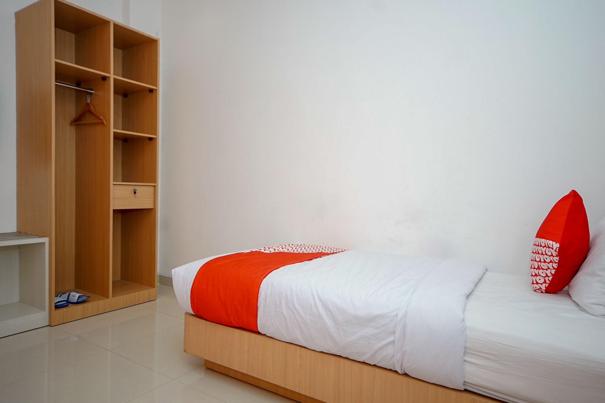 Oyo 344 Kr Hotel Палембанг Екстериор снимка