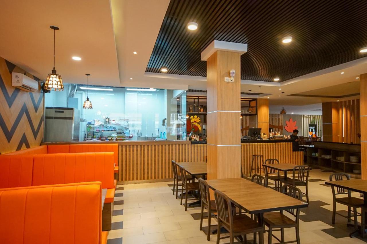 Oyo 344 Kr Hotel Палембанг Екстериор снимка