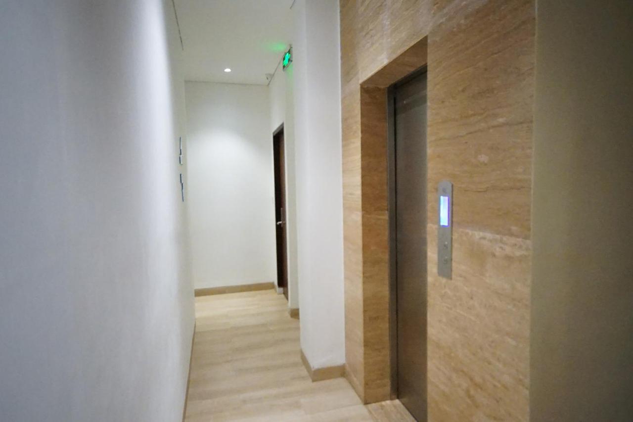 Oyo 344 Kr Hotel Палембанг Екстериор снимка
