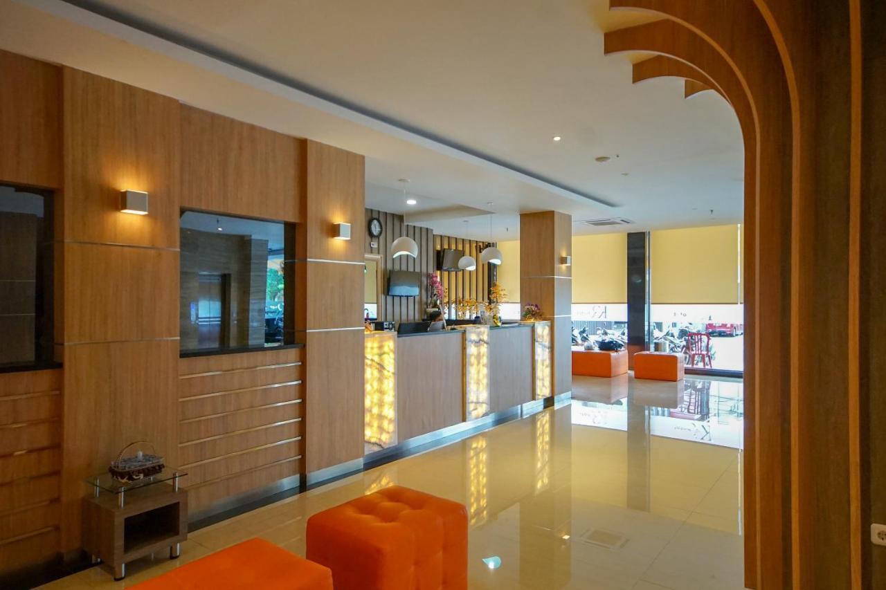Oyo 344 Kr Hotel Палембанг Екстериор снимка