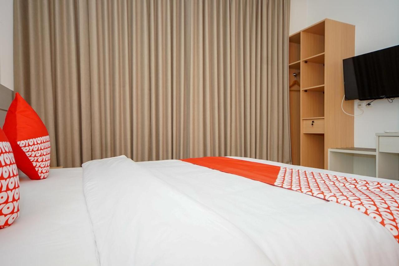 Oyo 344 Kr Hotel Палембанг Екстериор снимка