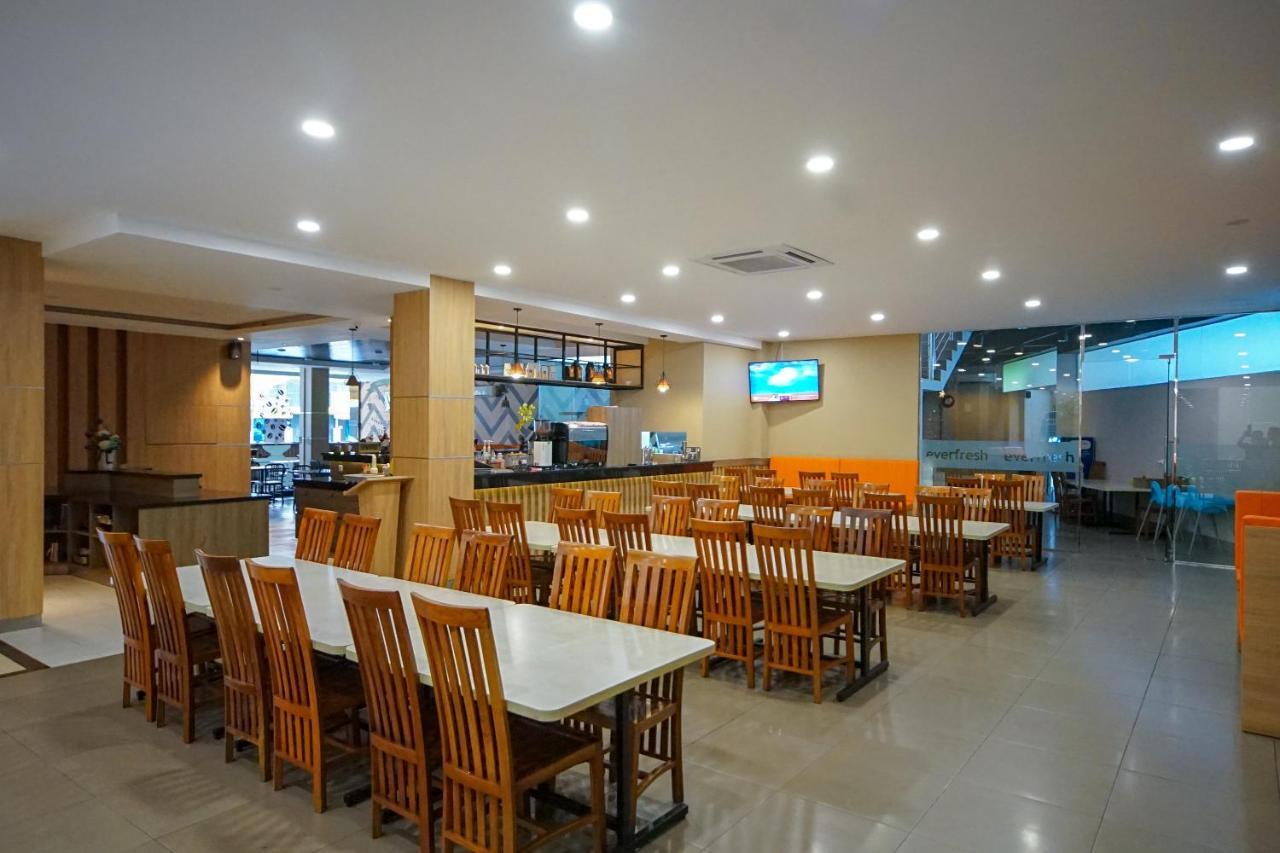 Oyo 344 Kr Hotel Палембанг Екстериор снимка