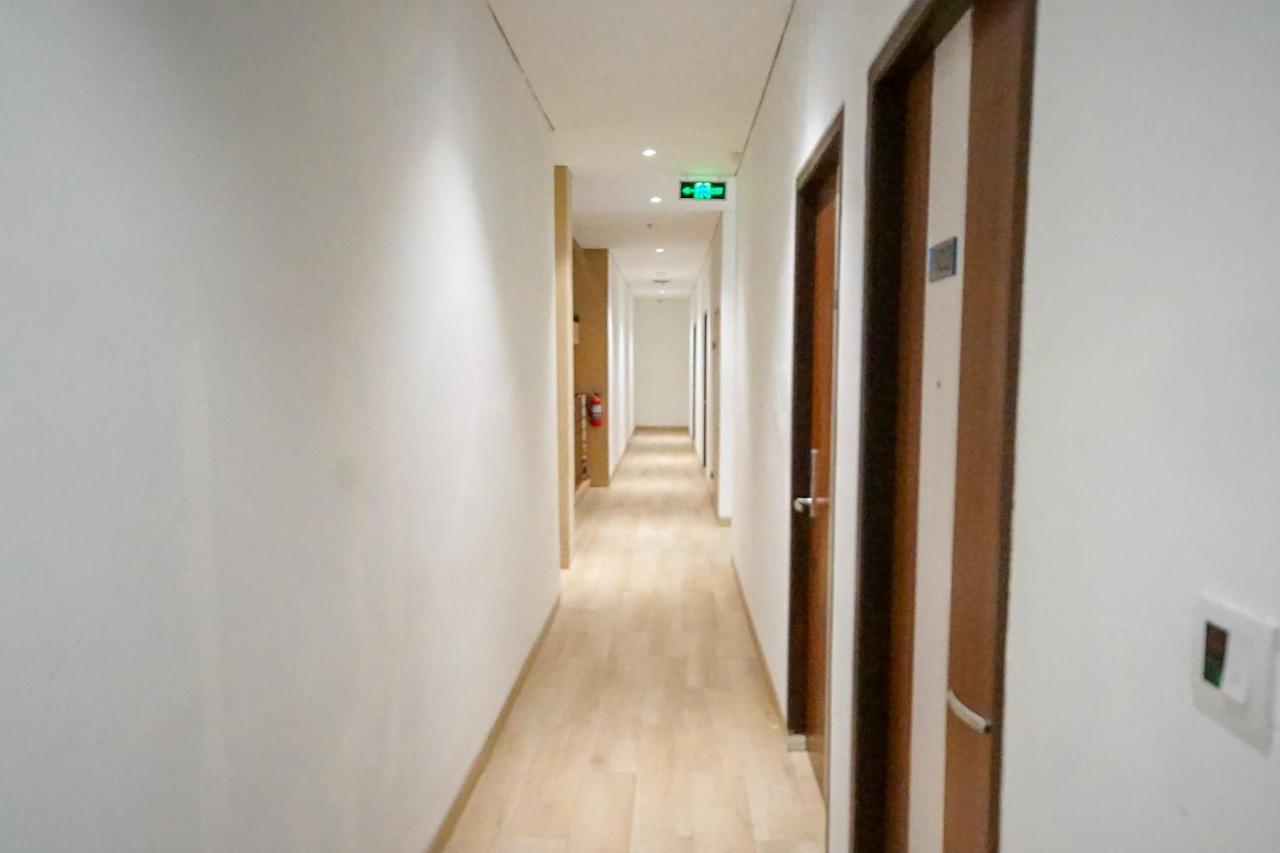 Oyo 344 Kr Hotel Палембанг Екстериор снимка