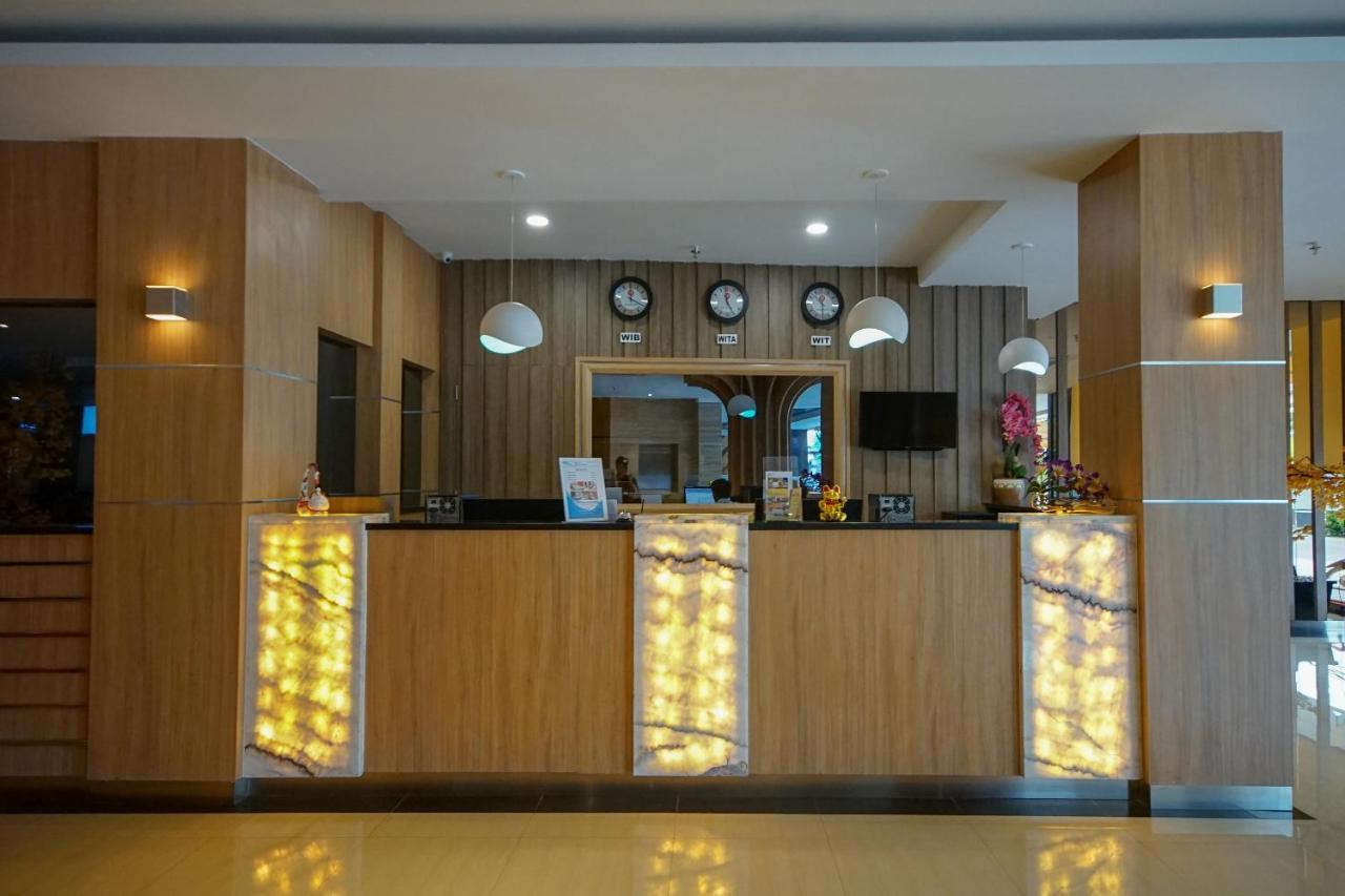 Oyo 344 Kr Hotel Палембанг Екстериор снимка