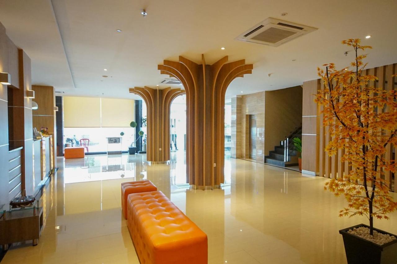 Oyo 344 Kr Hotel Палембанг Екстериор снимка