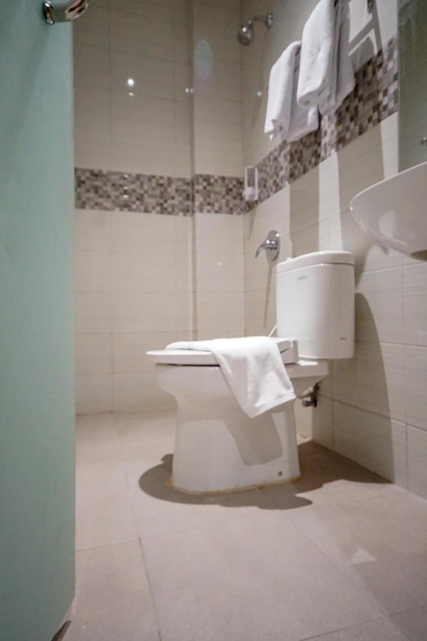 Oyo 344 Kr Hotel Палембанг Екстериор снимка