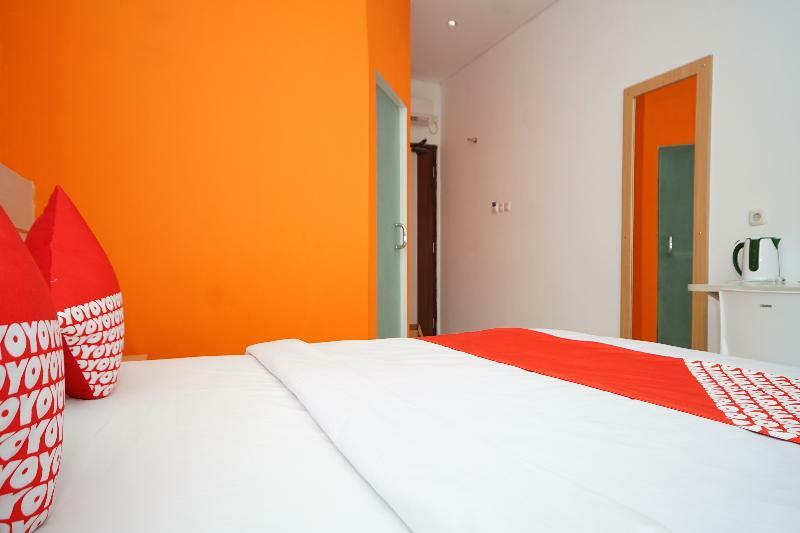 Oyo 344 Kr Hotel Палембанг Екстериор снимка