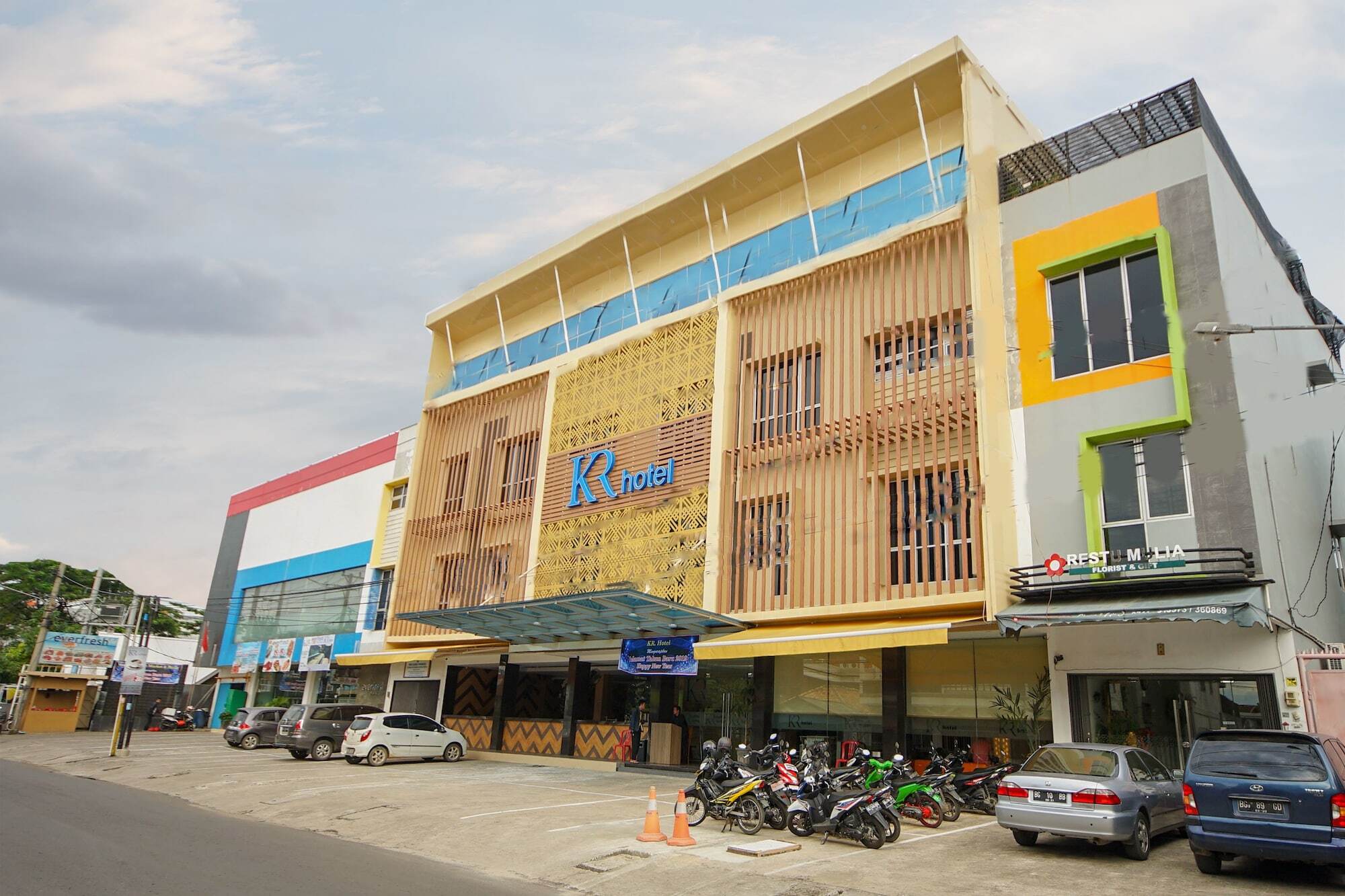 Oyo 344 Kr Hotel Палембанг Екстериор снимка